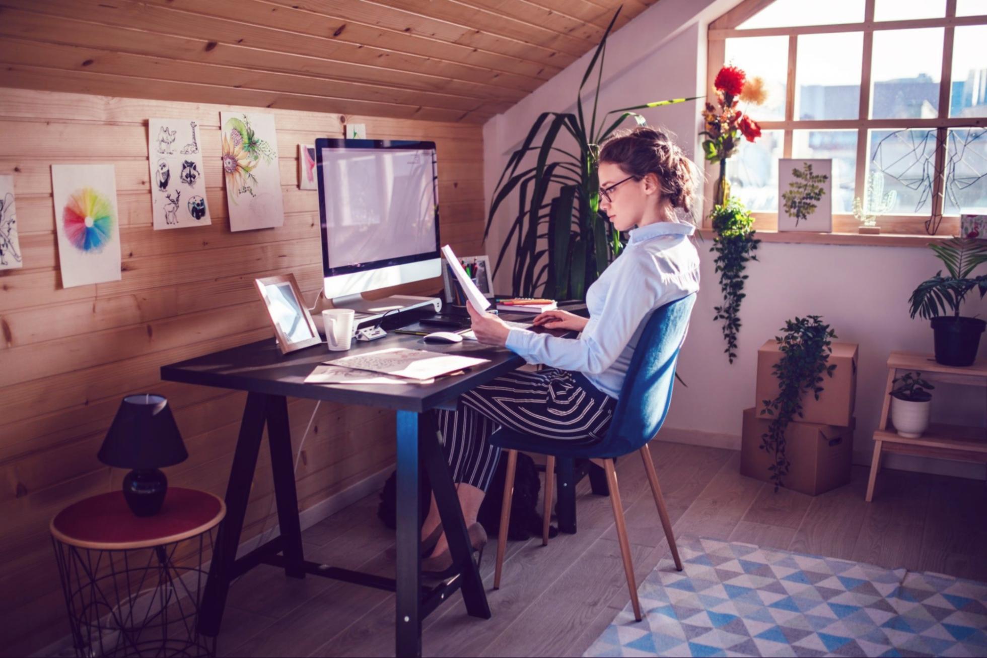 Équipe collaborant sur une stratégie de contenu