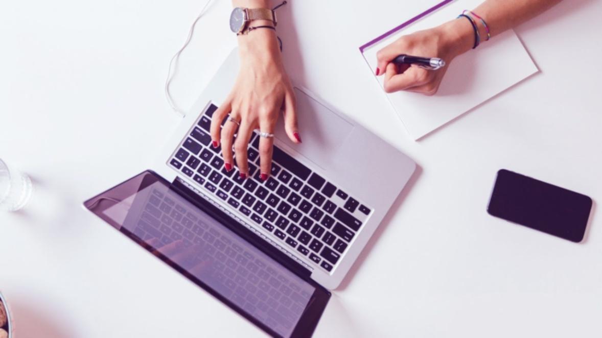 Interface de plateforme d'apprentissage avec outils professionnels